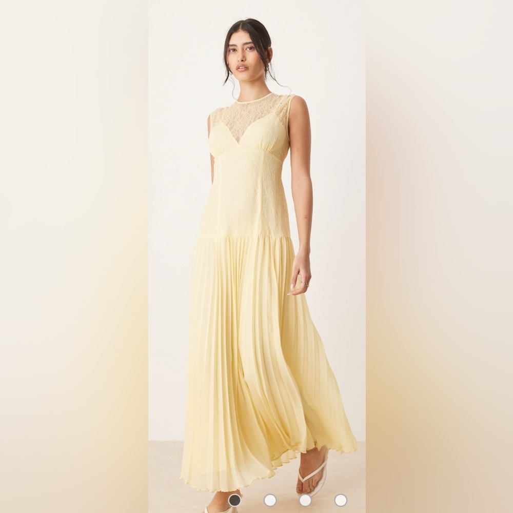 lace bodice pleated skirt midi dress
In yellow